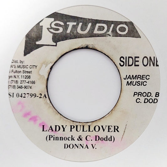 Donna V. - Lady Pullover